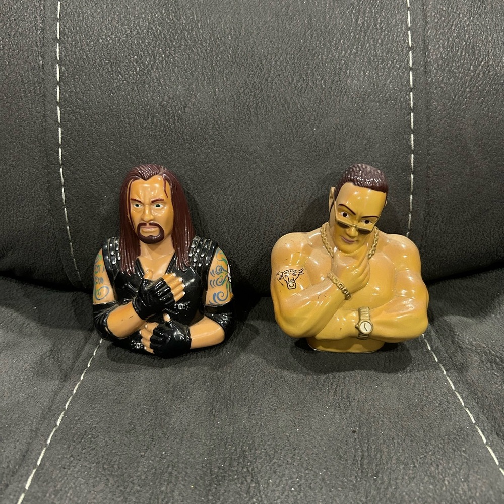 💚2 FOR 25 LISTING SALE💚 WWF Headbusters Candy containers LOT of 2! Rock & Taker
